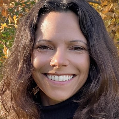 Official photo of Leigh Davis