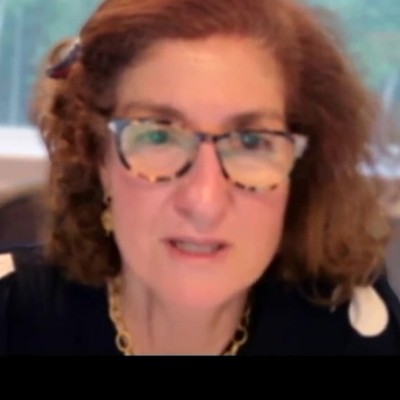 Photo of Robyn Hunter