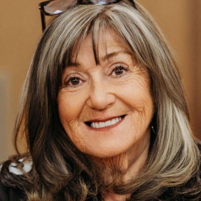 Photo of Linda M. Pereira